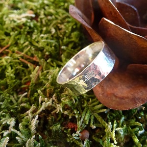 Hammered singel ring